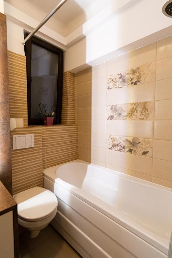 Ardor Apt - Bright And Secluded Apartment In The Heart Of Old Town Braşov Exterior foto