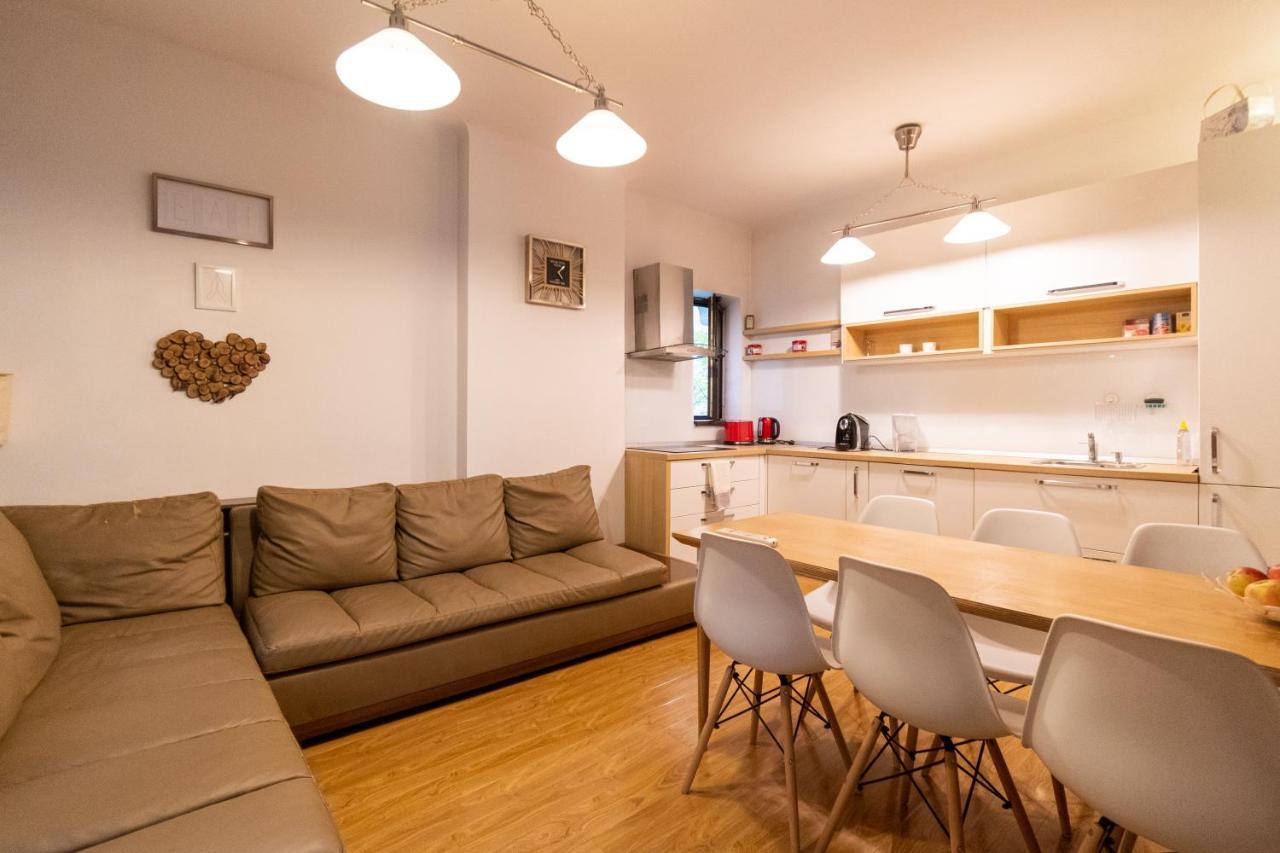 Ardor Apt - Bright And Secluded Apartment In The Heart Of Old Town Braşov Exterior foto