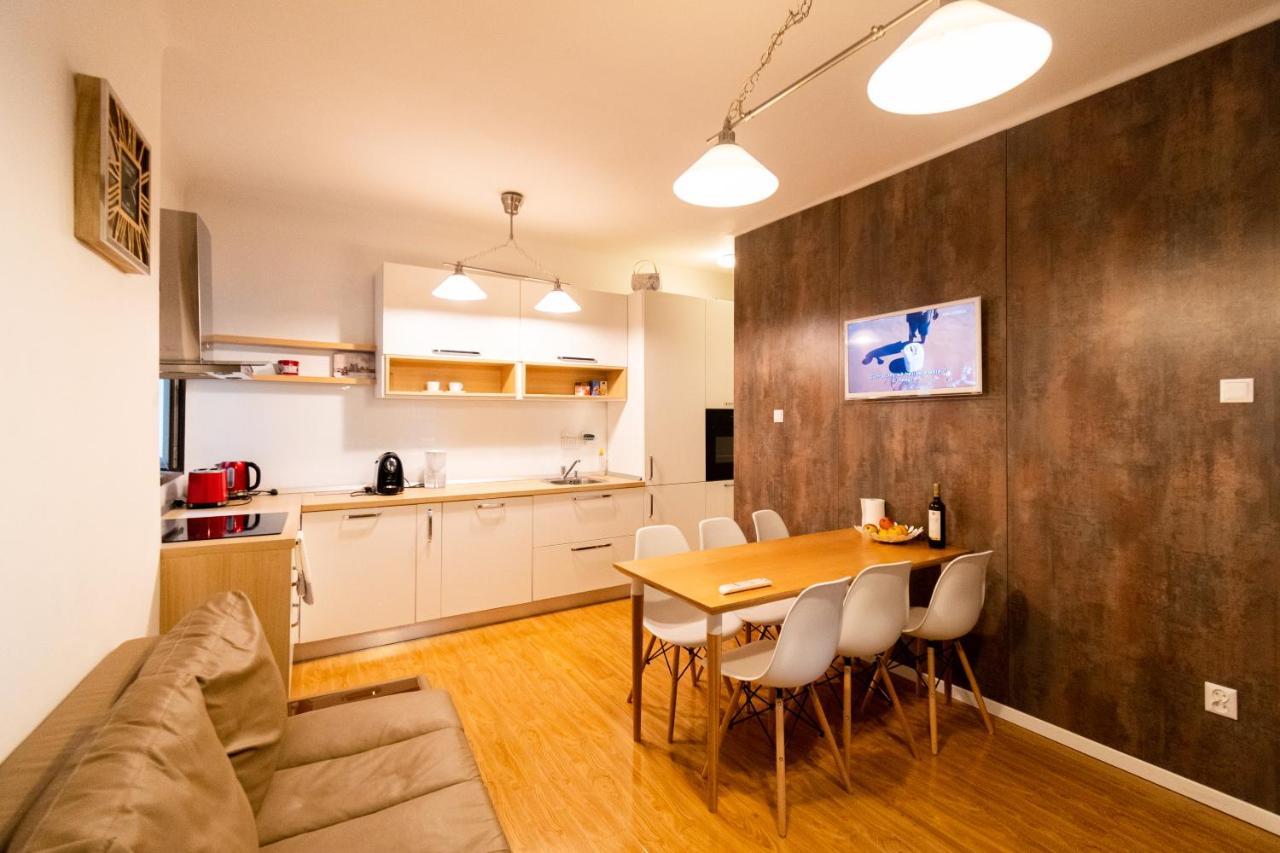 Ardor Apt - Bright And Secluded Apartment In The Heart Of Old Town Braşov Exterior foto