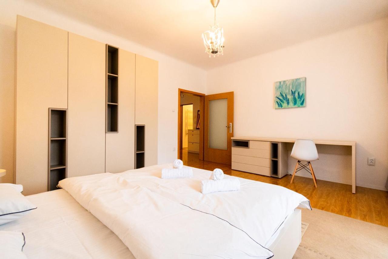 Ardor Apt - Bright And Secluded Apartment In The Heart Of Old Town Braşov Exterior foto
